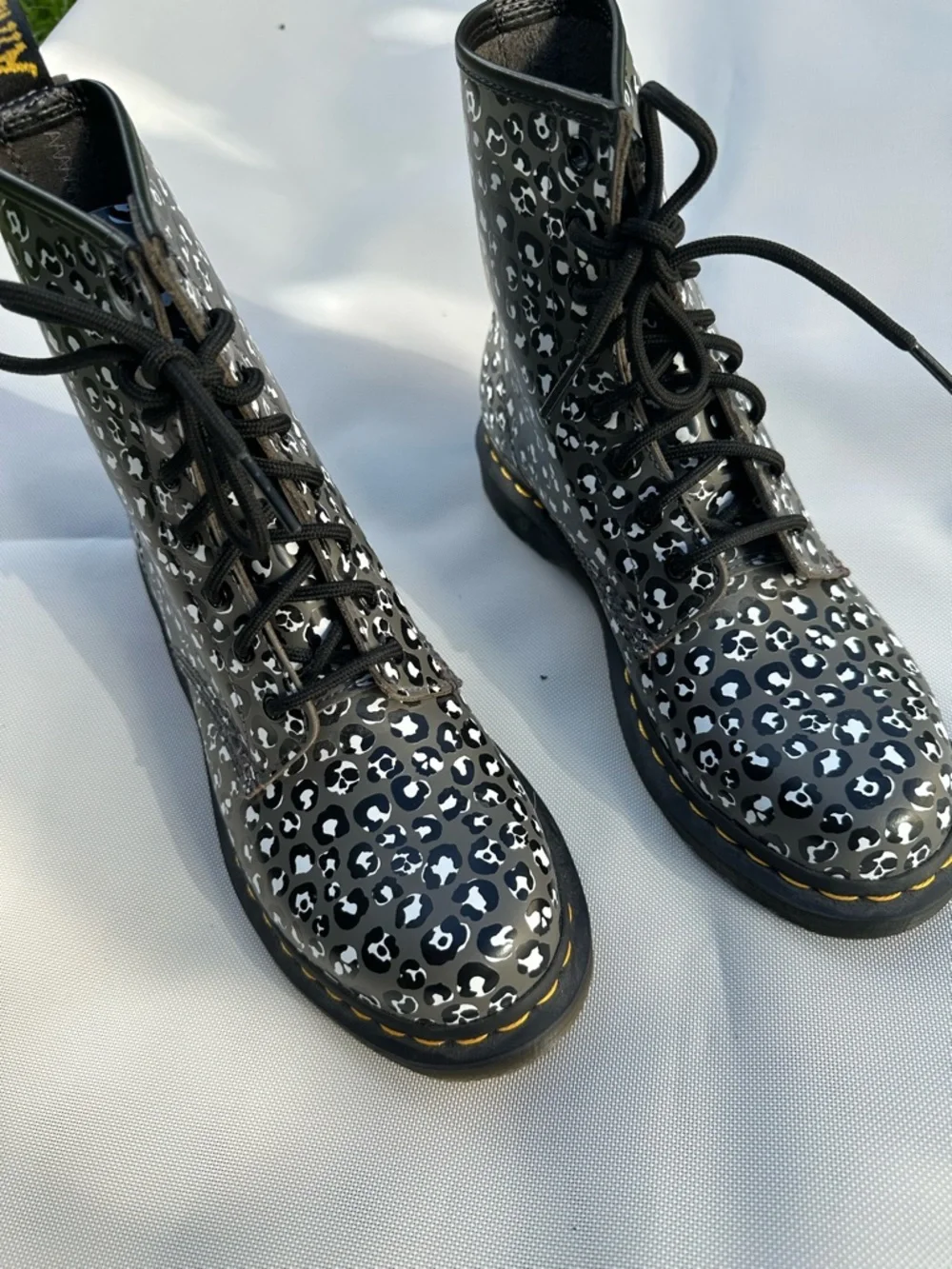 Dr. Martens Black & White Gunmetal 1460 loud leopard leather lace up boot women - Picture 11 of 14